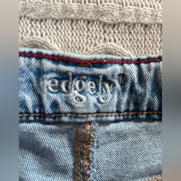 Edgely Light Wash Denim Shorts, distressed, Women’s Size 6 - Picture 11 of 13